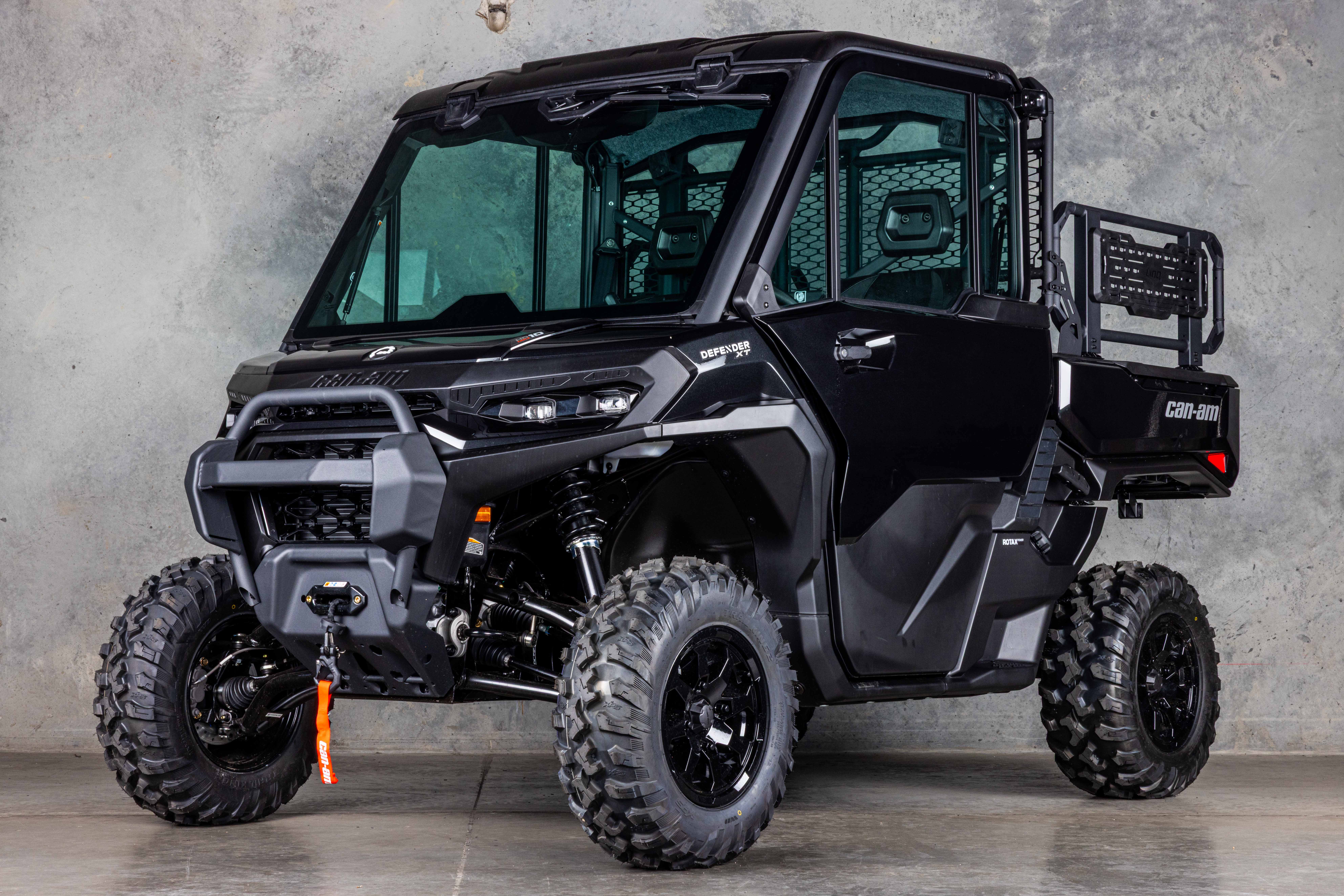 2027 Share CAN-AM DEFENDER XU XT LIMITED - VK000717 XT LIMITED - VK000717 — photo 1 of 24