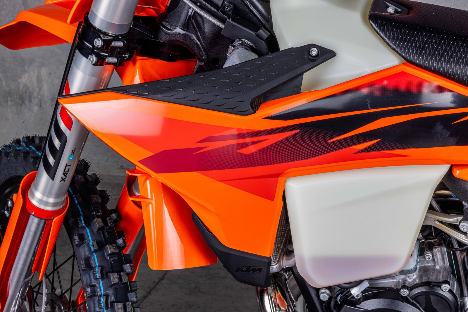 2027 KTM 250 XC MOTORCYCLE