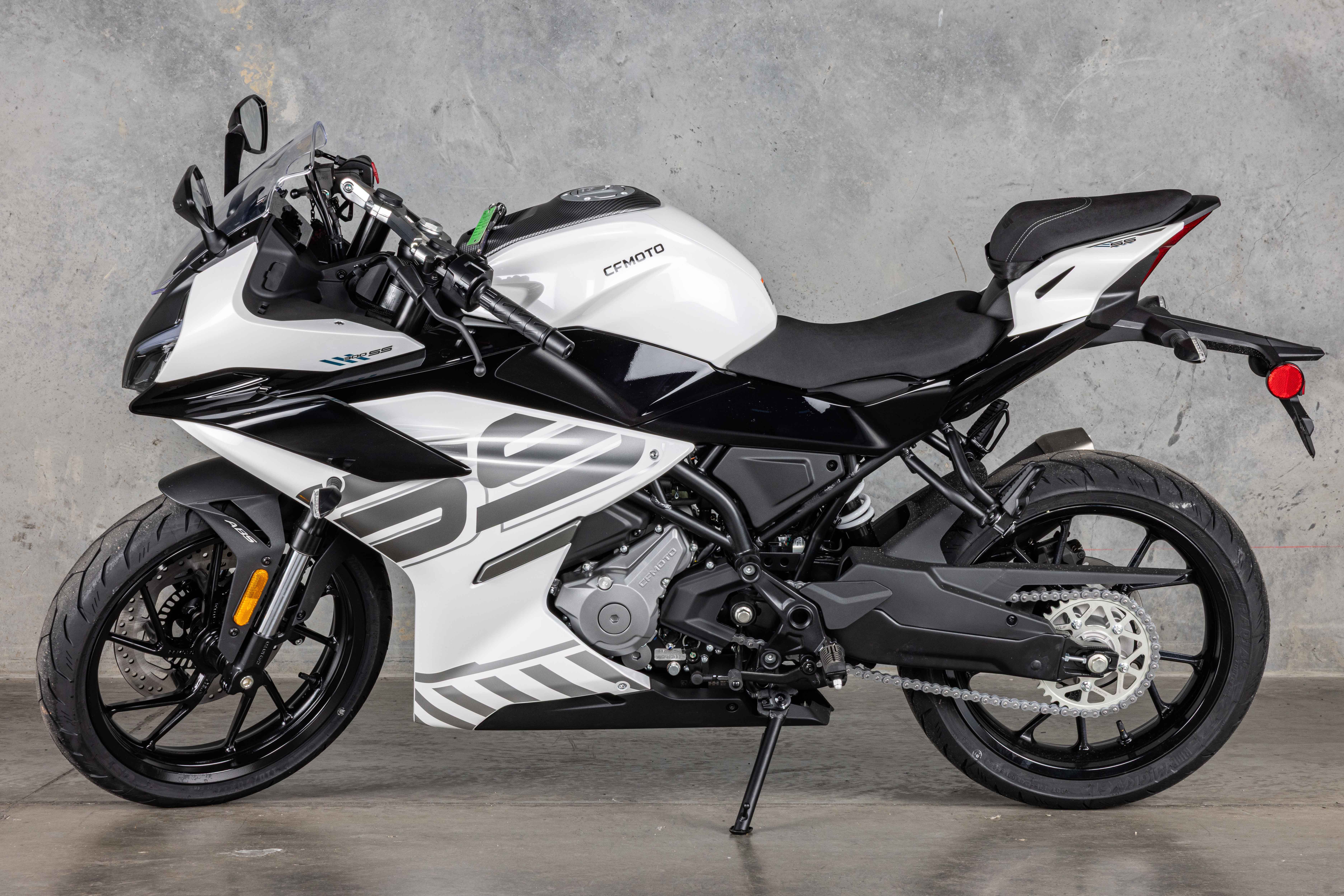 2026 Cfmoto 300SS Base