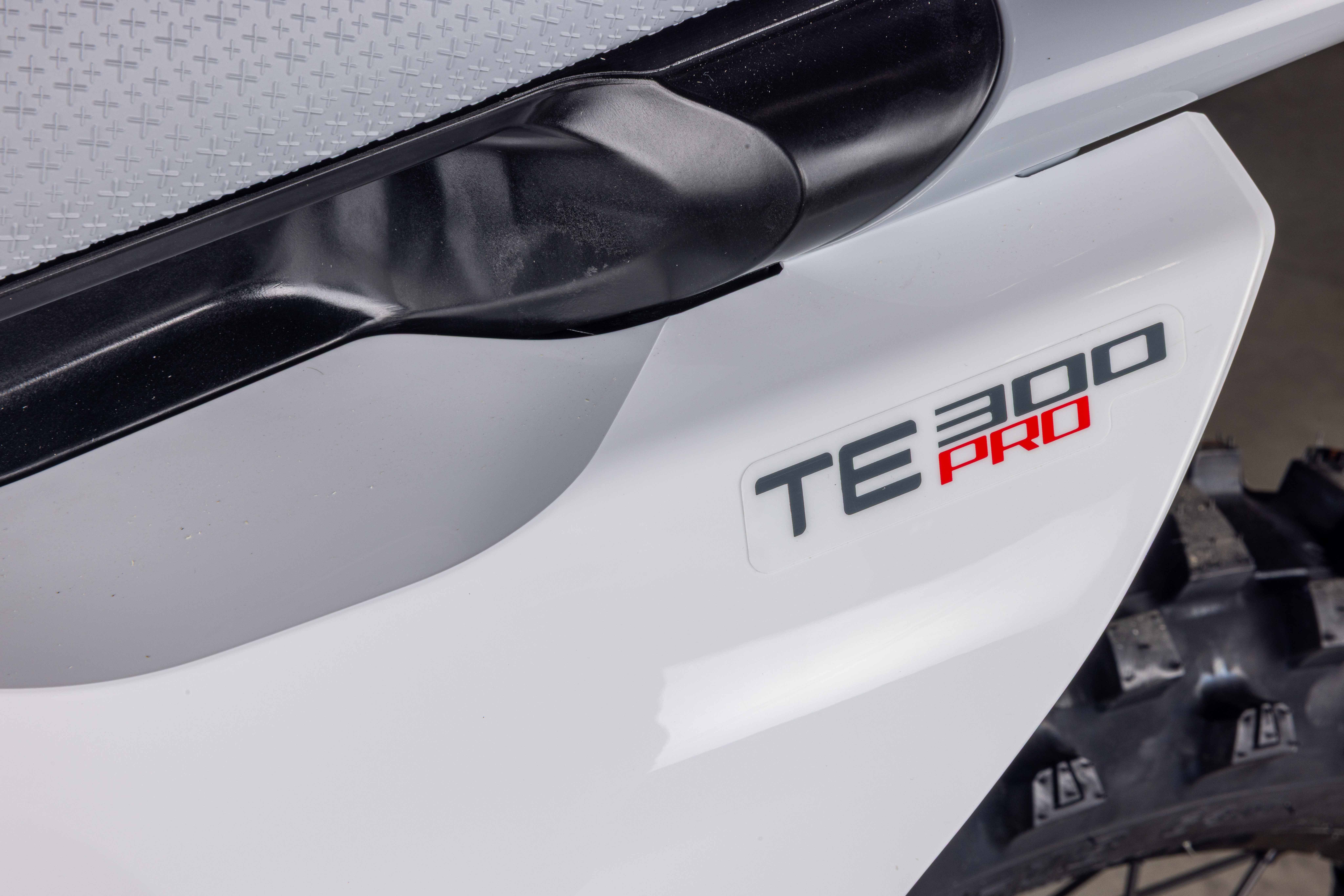2027 HUSQVARNA TE 300 PRO MOTORCYCLE